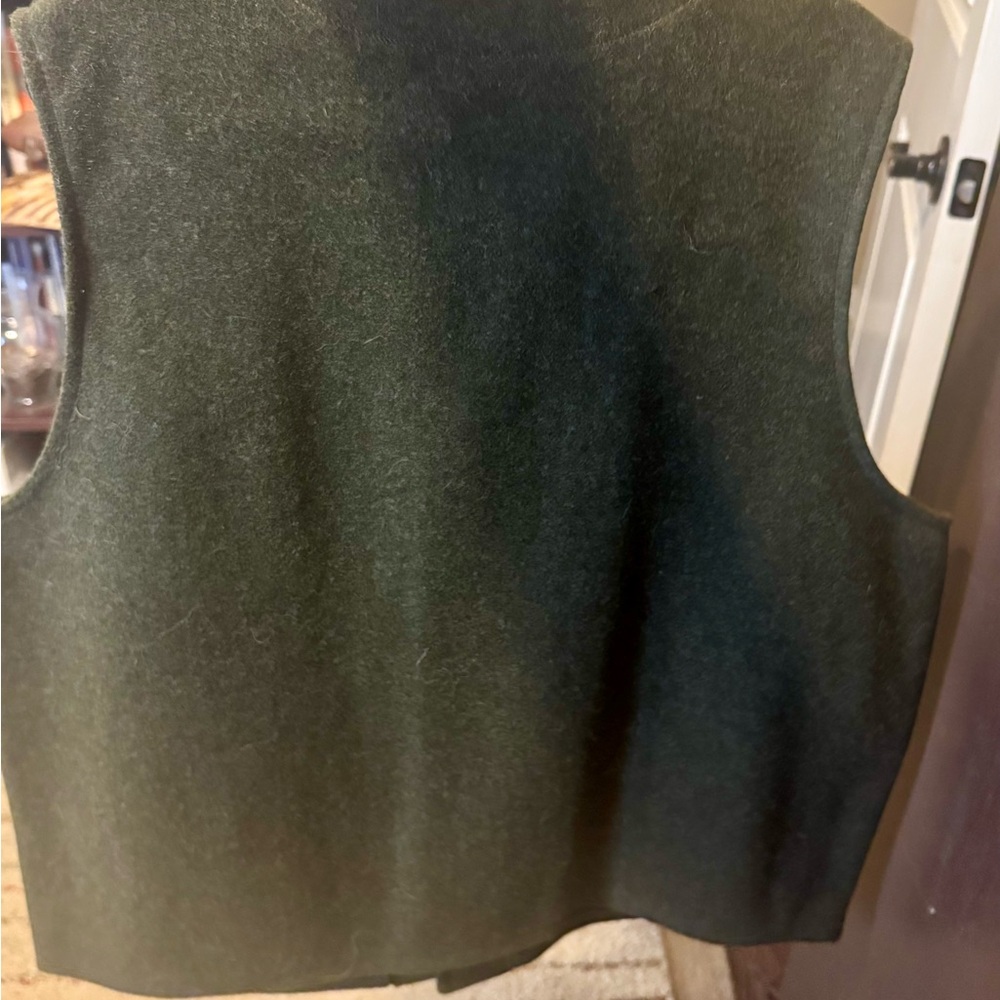 Filson Green Wool Vest Classic Layering Piece 

Never worn!  High quality. - Picture 3 of 3